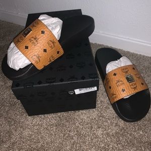Mcm Cognac slides